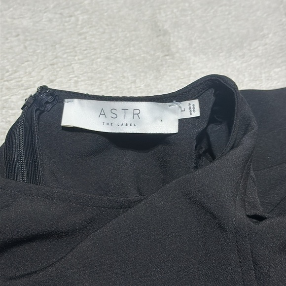 ASTR the label | size large | black bubble sleeve top - Picture 7 of 9